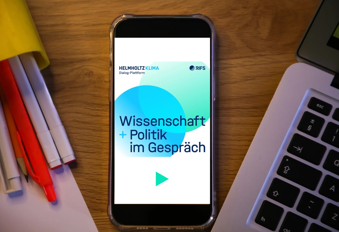 Cover Helmholtz Talks Header quer_Mock Up Handy