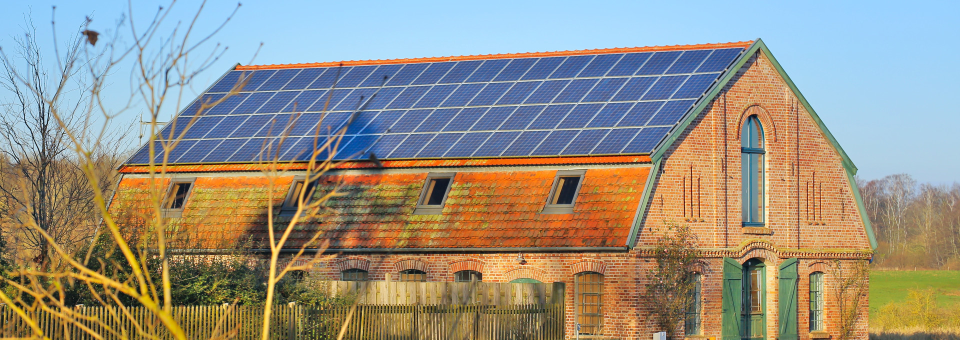 werkintegrierte Photovoltaik auf denkmalgeschütztem Gebäude