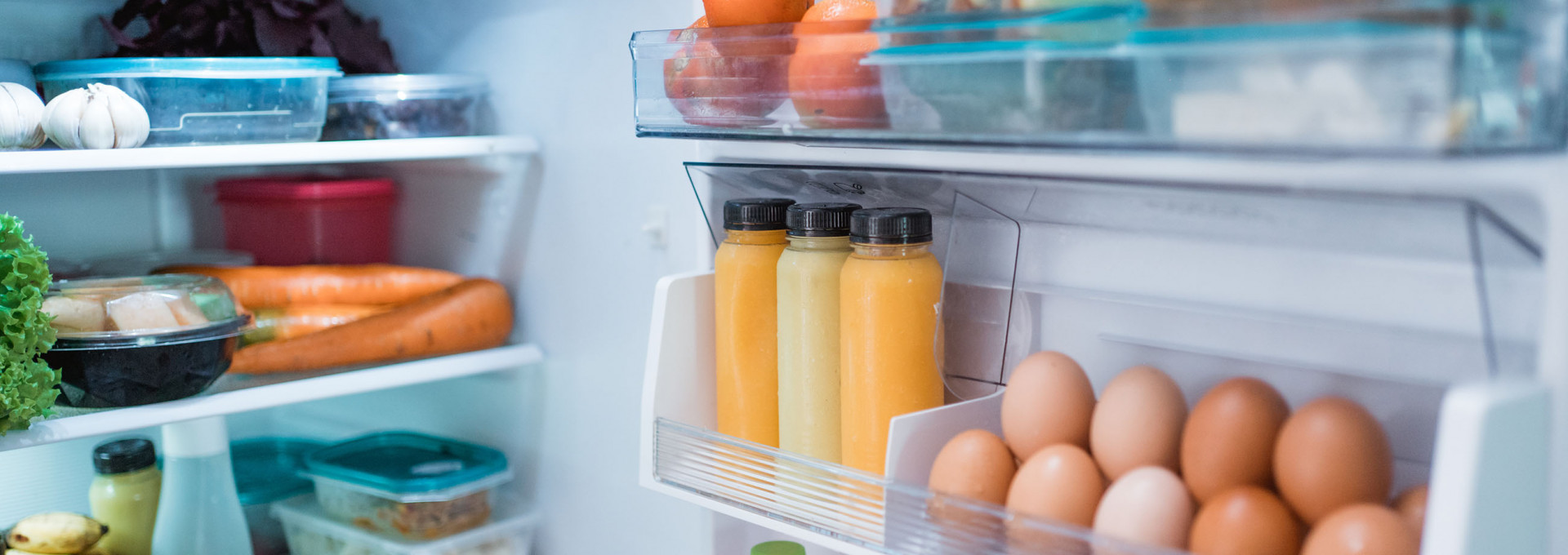 Kühlschrank mit Lebensmitteln