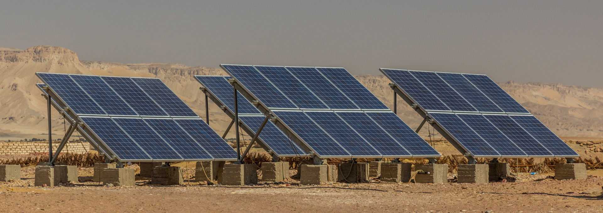 Sonnenkollektoren in der Oase Dakhla, Ägypten