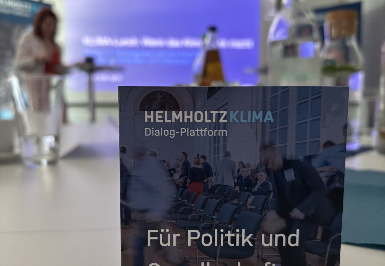 Flyer auf einem Tisch bei der Veranstaltung KLIMA Lunch