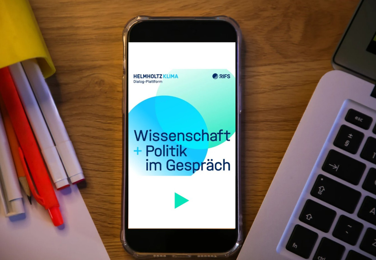 Cover Helmholtz Talks Header quer_Mock Up Handy