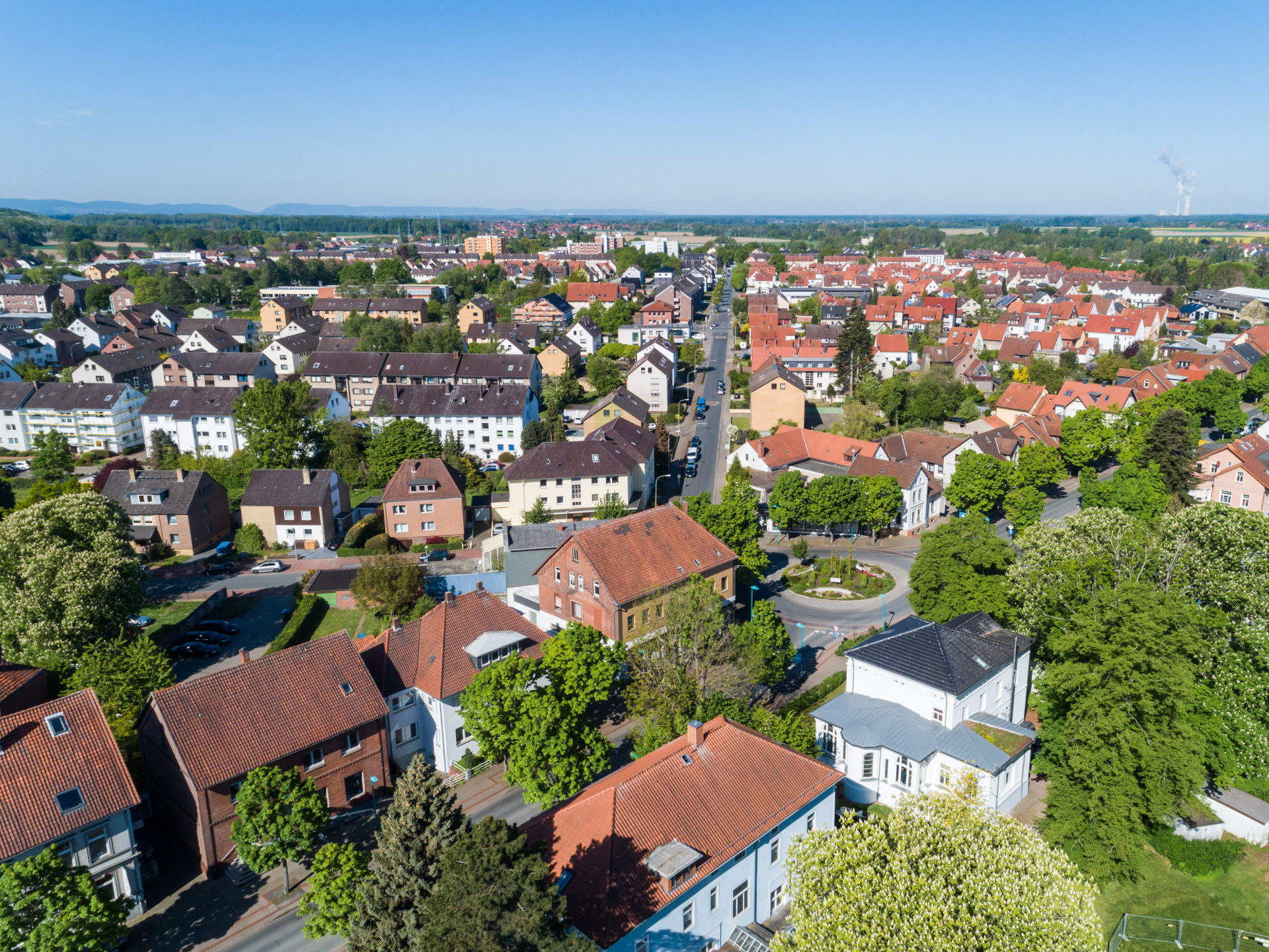 Luftaufnahme von einem Wohngebiet einer Kleinstadt