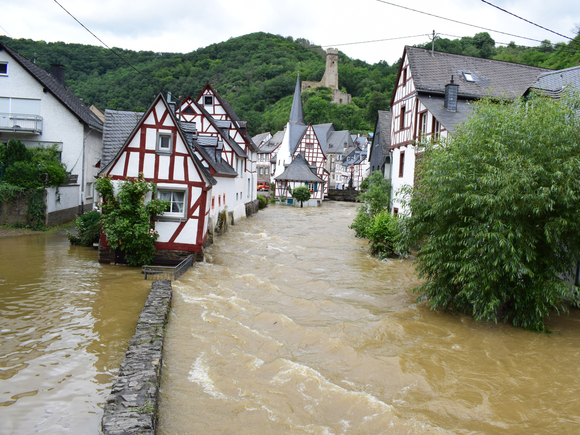 Flut im Ortskern von Monreal