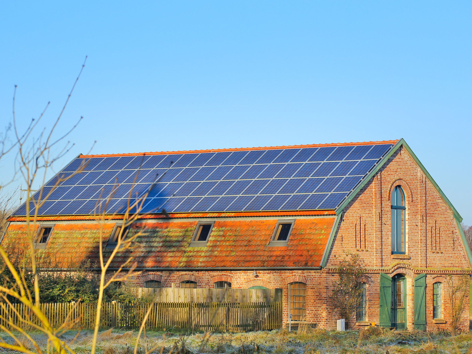werkintegrierte Photovoltaik auf denkmalgeschütztem Gebäude