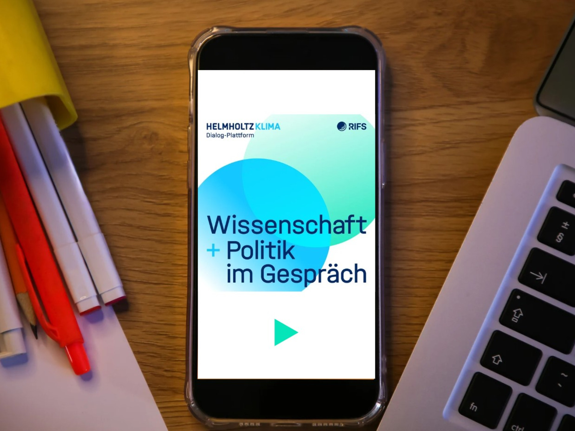 Cover Helmholtz Talks Header quer_Mock Up Handy