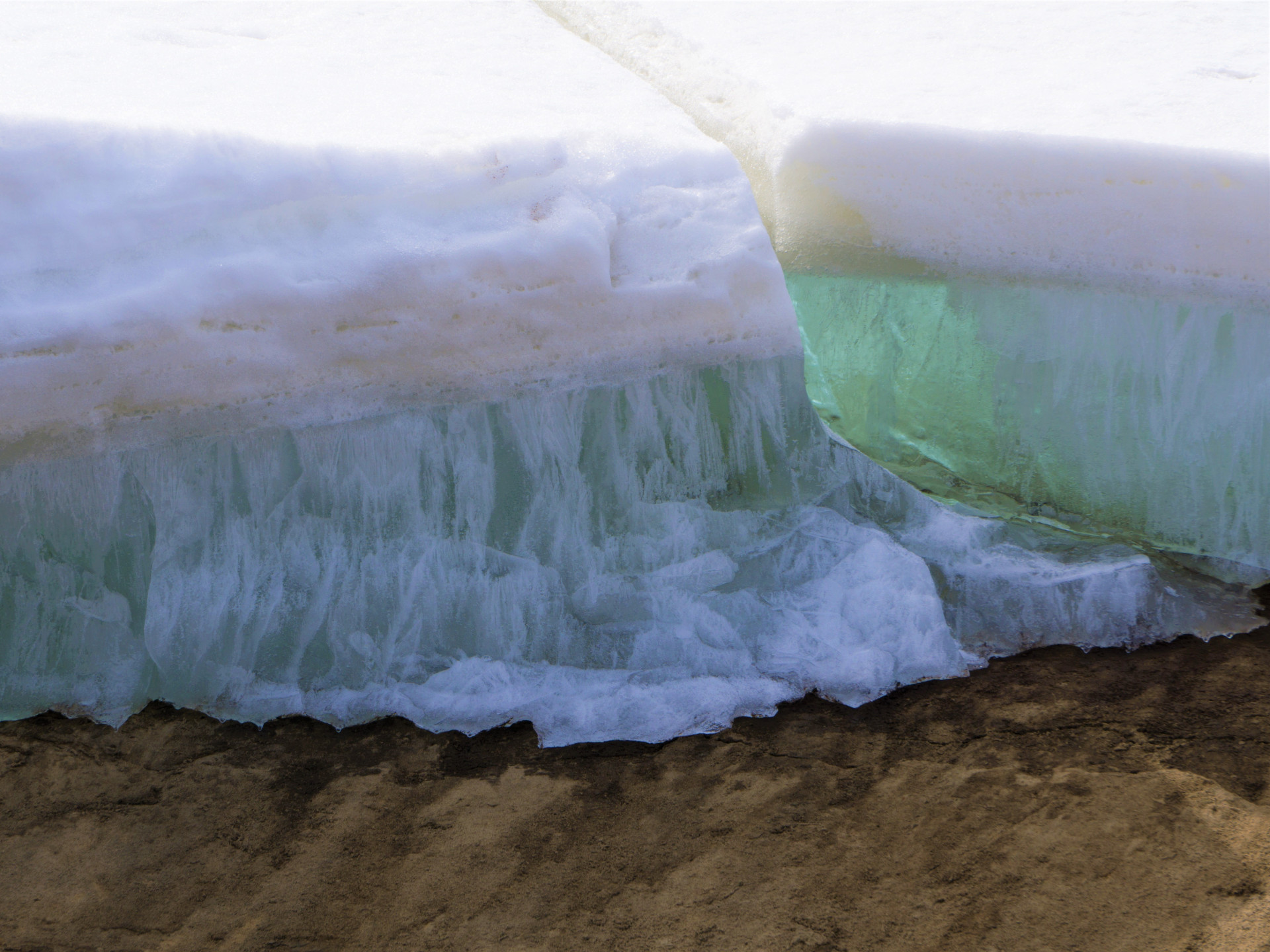 Permafrost im verschneiten Hocheisland