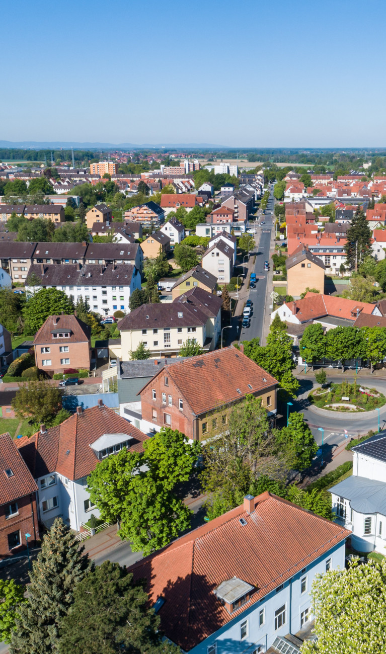 Luftaufnahme von einem Wohngebiet einer Kleinstadt