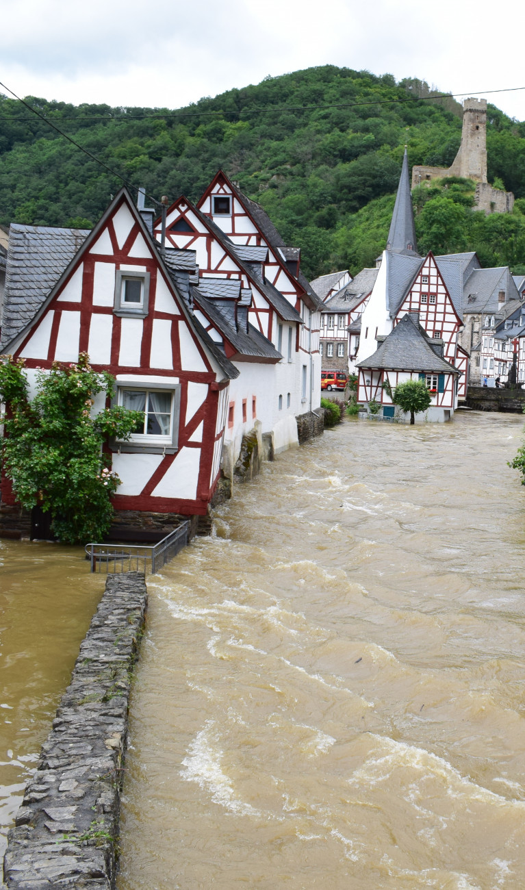 Flut im Ortskern von Monreal