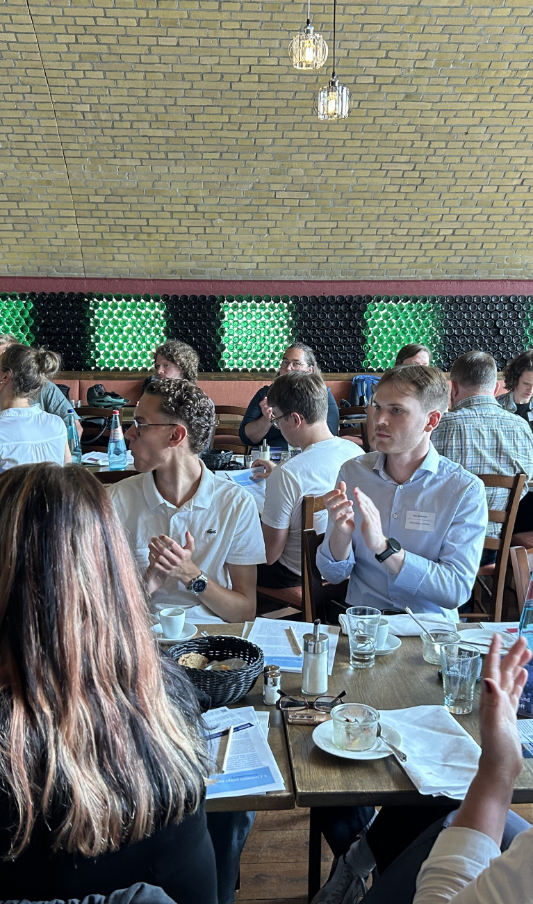 Gäste applaudieren