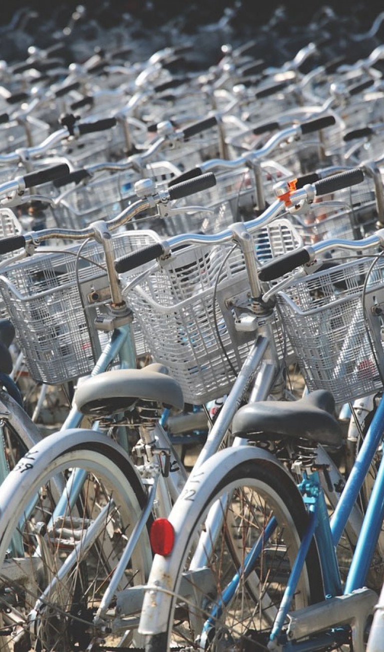Sehr viele geparkte Fahrräder