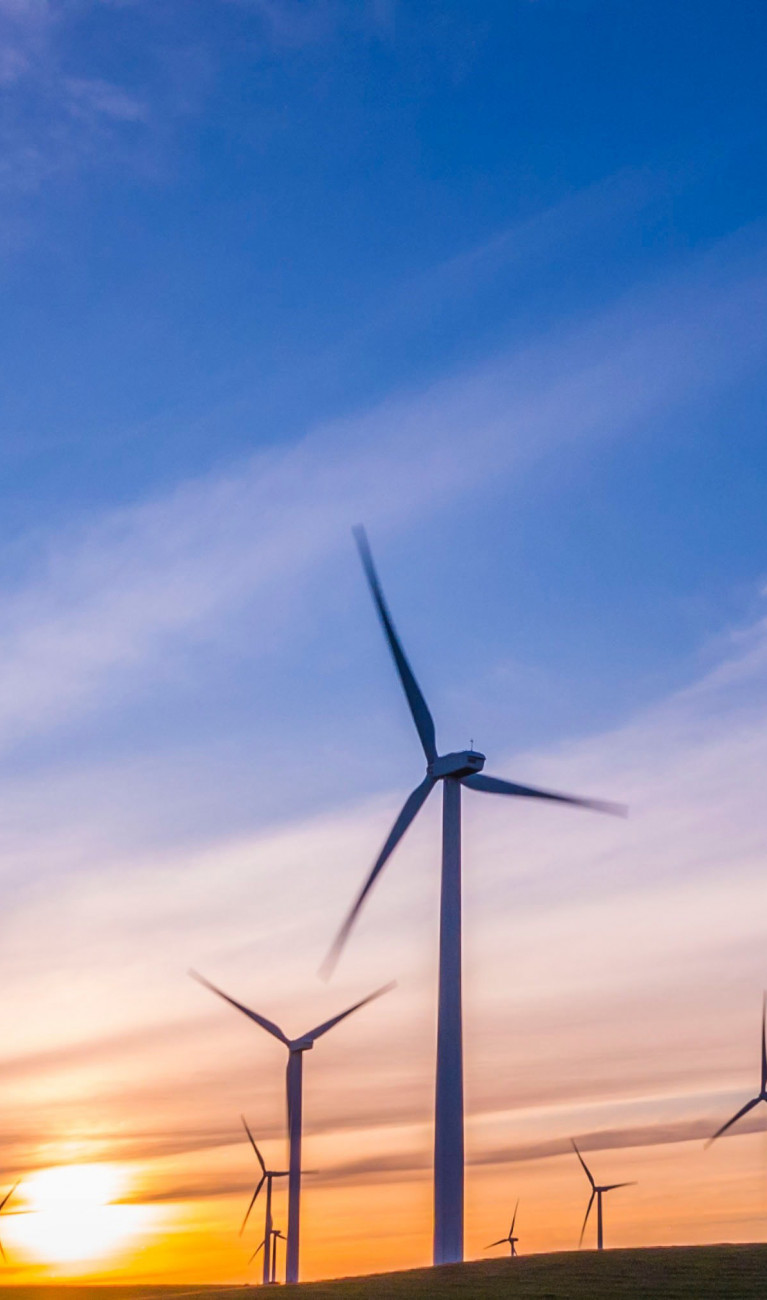 Windräder im Sonnenuntergang