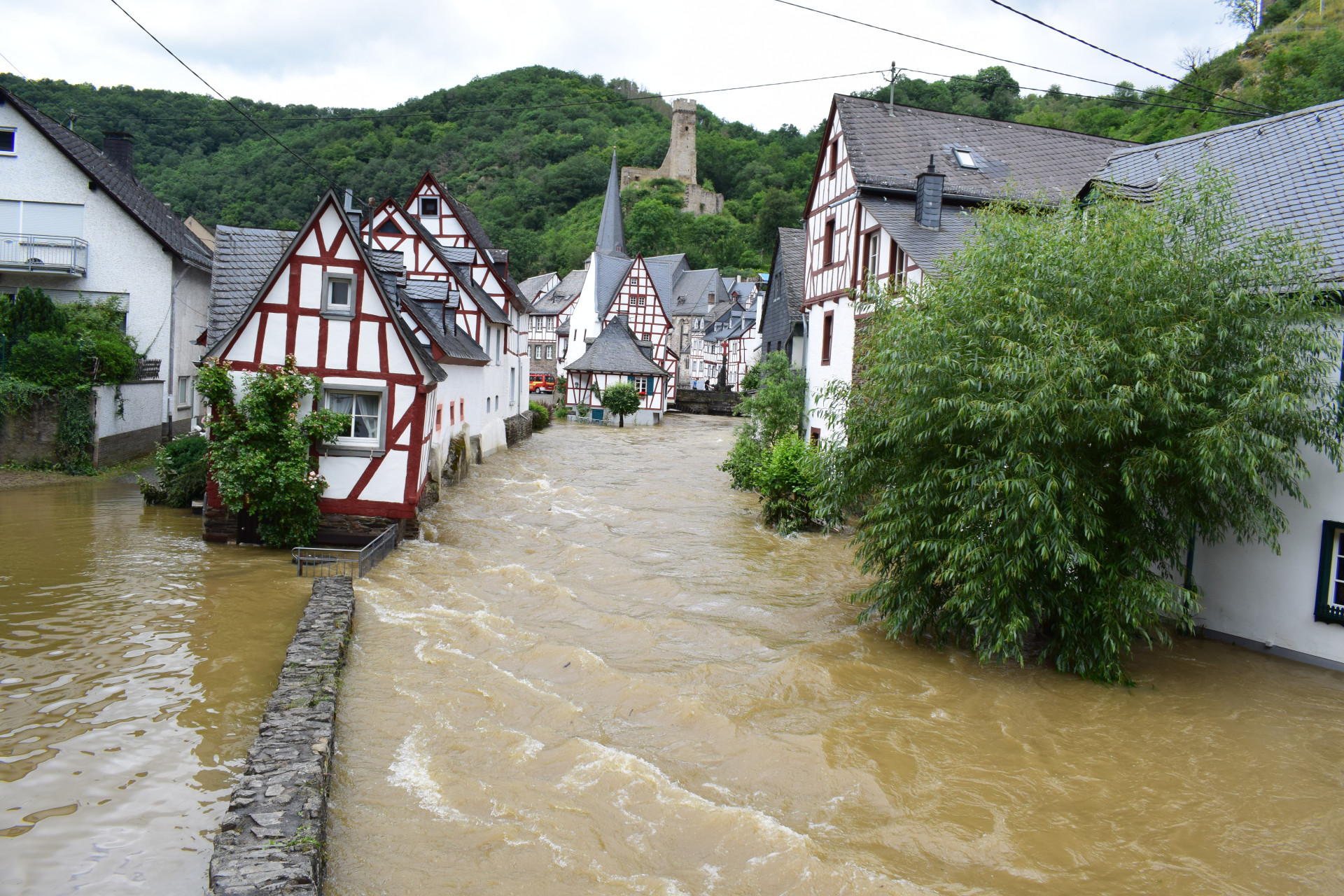 Flut im Ortskern von Monreal