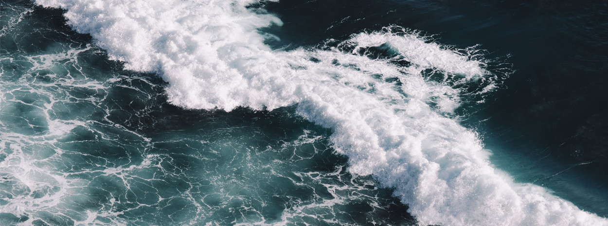 Bildausschnitt: Wellen auf dem Meer