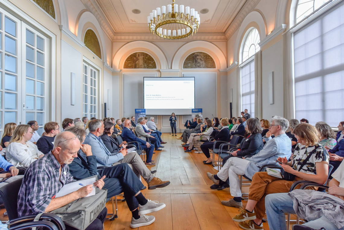 Veranstaltung im Format einer Unterhausdebatte Begrüßung durch Katja Matthes