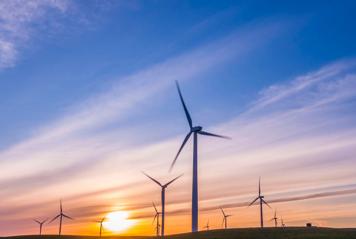 Windräder im Sonnenuntergang